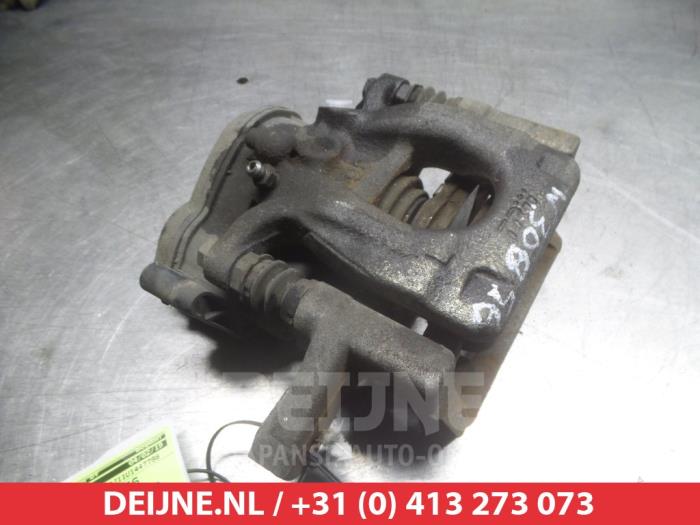 Nissan Qashqai Remklauw (Tang) links-achter O376195