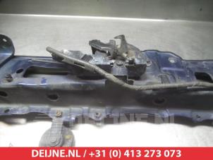 Toyota Urban Cruiser Schlossträger vorne O270617 foto 2