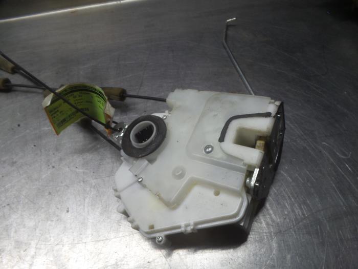 Honda FR-V Deurslot Mechaniek 4Deurs rechts-voor O281072