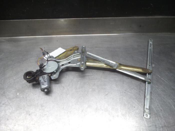 Daihatsu Cuore Fenstermechanik 2-türig links vorne O275397