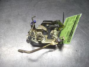Toyota Starlet Deurslot Mechaniek 2Deurs links O279105 foto 2