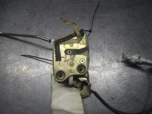 Suzuki Alto Door lock mechanism 4-door, front left O279784 photo 2