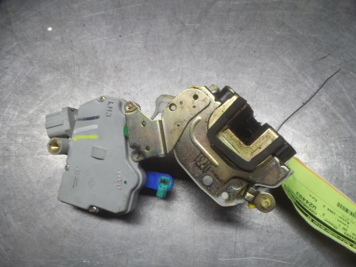 Nissan Terrano Türschlossmechanik 2-türig links O279024