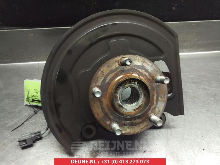 Nissan Pulsar Fusee links-voor O322549