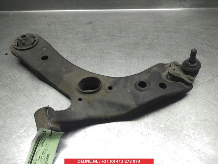 Toyota Prius Draagarm onder links-voor O381847