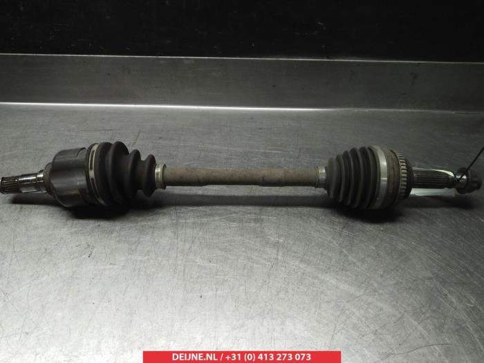 Gebruikte Aandrijfas links-voor Toyota Yaris Verso (P2) 1.4 D-4D Prijs € 25,00 Margeregeling aangeboden door V.Deijne Jap.Auto-onderdelen BV