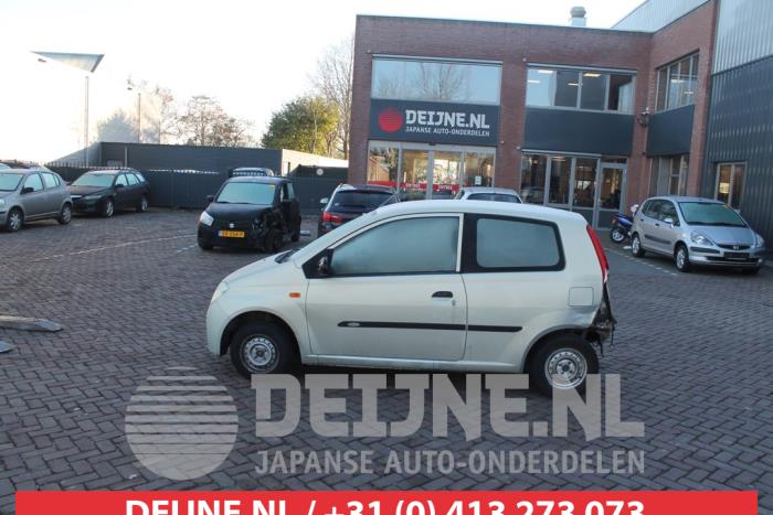 Daihatsu Cuore Tür 2-türig links O271348
