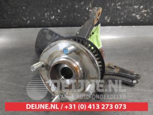 Suzuki Celerio Fusee rechts-voor O324041 foto 2
