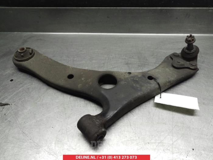 Toyota Rav-4 Draagarm onder links-voor O381901
