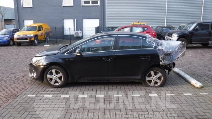 Toyota Avensis Rear door 4-door, left O285850