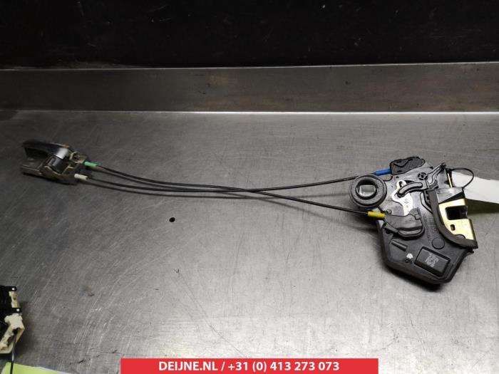 Toyota Corolla Deurslot Mechaniek 4Deurs links-achter O280540