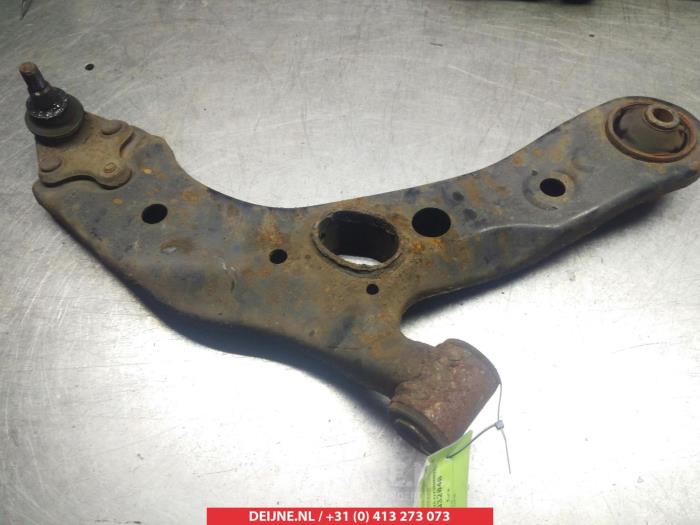 Toyota Rav-4 Draagarm onder rechts-voor O382783