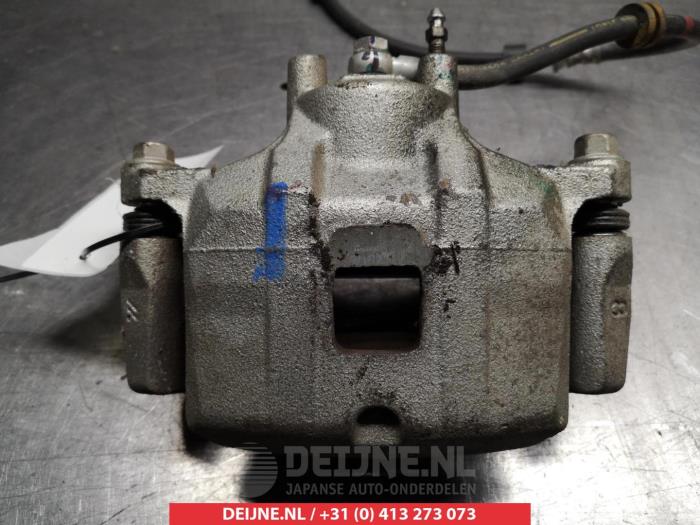 Mitsubishi Lancer Remklauw (Tang) links-voor O325182