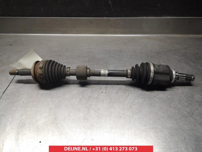 Toyota Avensis Antriebswelle links vorne O318711
