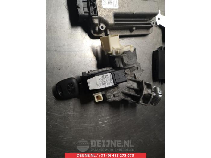 Toyota Yaris Kontaktslot+Sleutel O336108