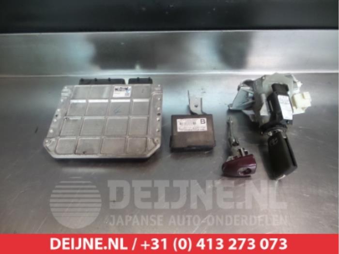 Toyota Avensis Slotenset Cilinder (compleet) O278920