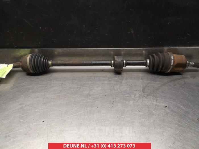 Nissan Almera Aandrijfas rechts-voor O319229