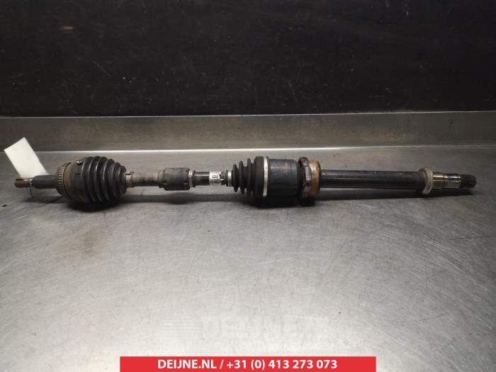 Toyota Avensis Aandrijfas rechts-voor O320099