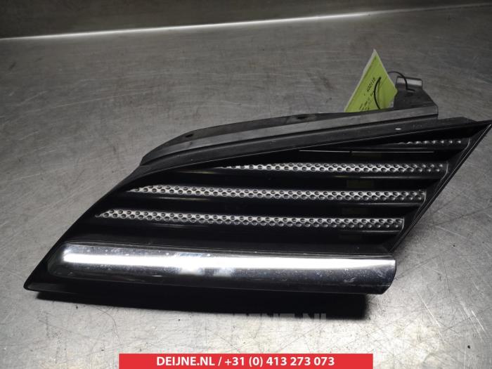 Nissan Primera Grille O265181