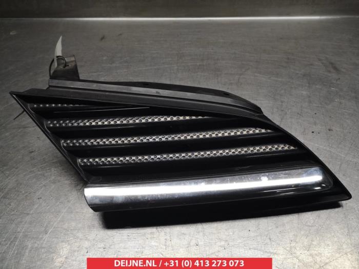 Nissan Primera Grille O265182