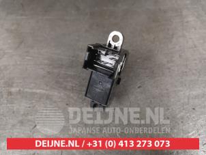 Nissan Primera Electric window switch O311296 photo 2