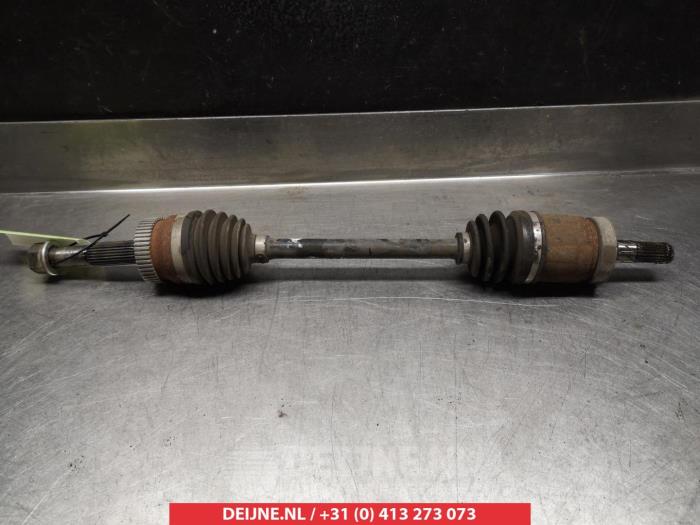 Nissan Juke Aandrijfas links-achter O374819