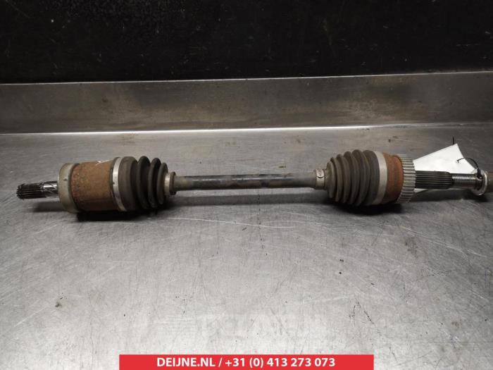 Nissan Juke Aandrijfas rechts-achter O375069