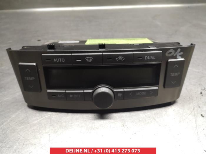 Toyota Avensis Heater control panel O306318