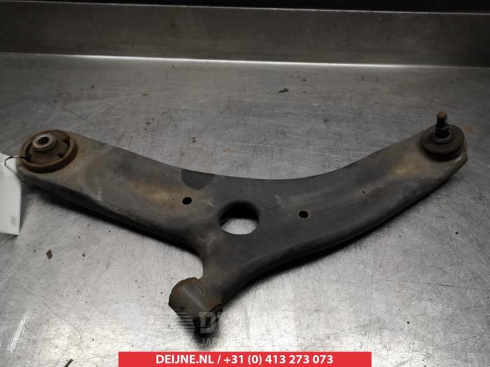 Kia Venga Front lower wishbone, left O381346
