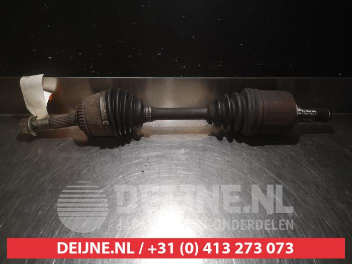 Nissan Primera Antriebswelle links vorne O317797