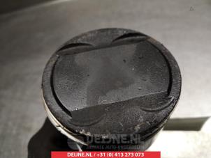 Kia Carens Zuiger O352532 foto 3
