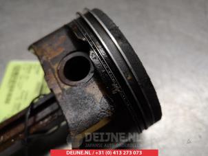 Kia Carens Zuiger O352532 foto 2
