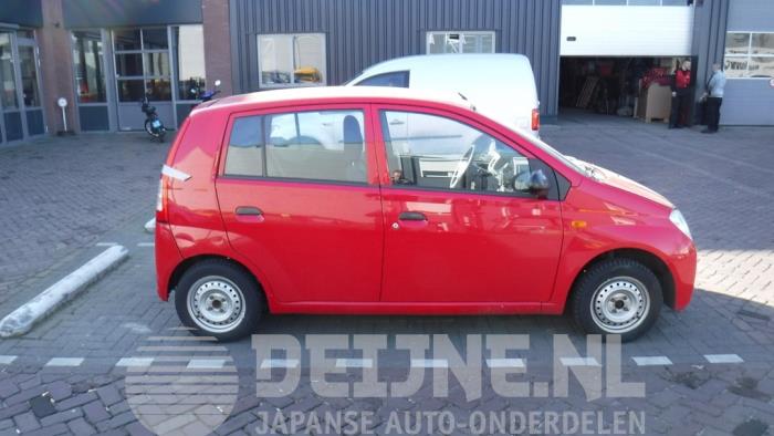 Daihatsu Cuore Tür 4-türig rechts hinten O286661
