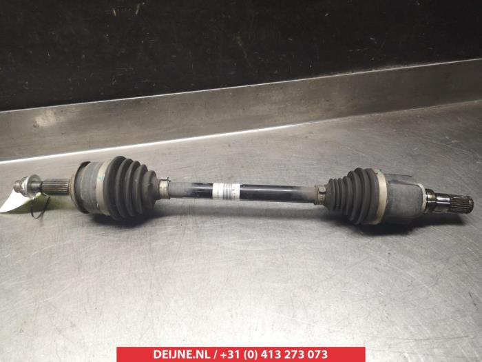 Suzuki Swift Aandrijfas links-voor O318553
