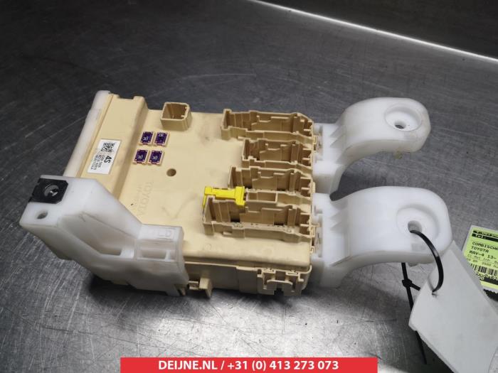 Toyota Rav-4 Fuse box O350356