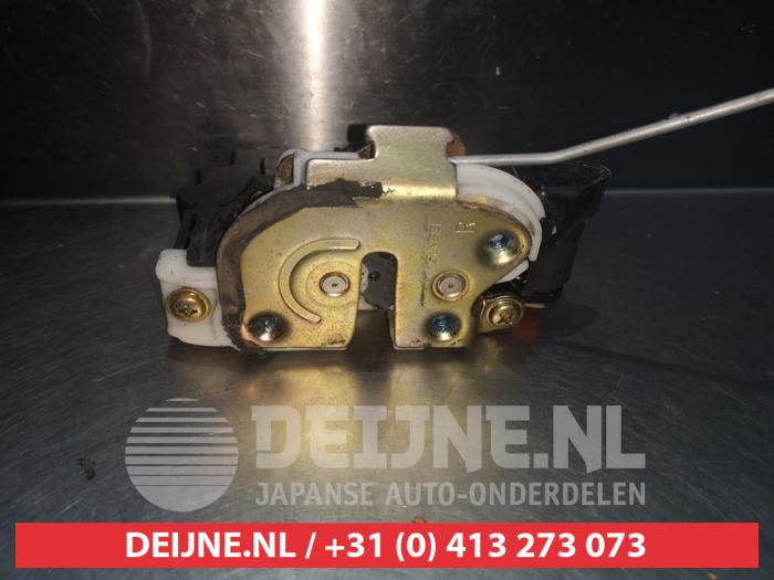 Mitsubishi Lancer Front door lock mechanism 4-door, right O280982