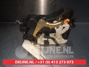 Mitsubishi Lancer Front door lock mechanism 4-door, right O280982 photo 3