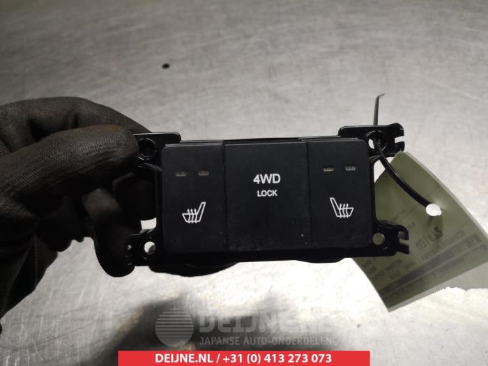 Hyundai Santafe Stoelverwarmings Schakelaar O311246