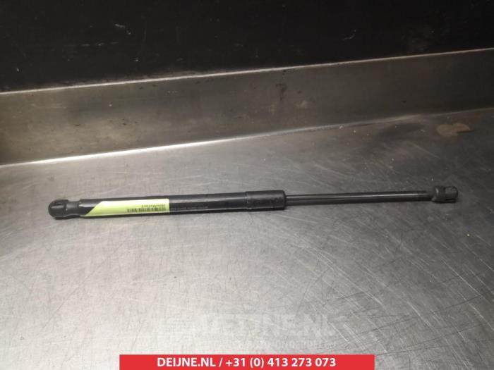 Kia Ceed Gasdemper links-achter O294008