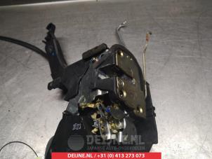 Toyota Rav-4 Deurslot Mechaniek 4Deurs links-achter O280583 foto 3