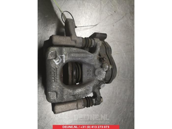 Nissan Qashqai Remklauw (Tang) links-achter O376203