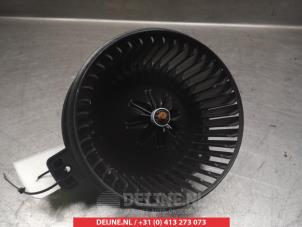 Hyundai Veloster Kachel Ventilatiemotor O366947 foto 3