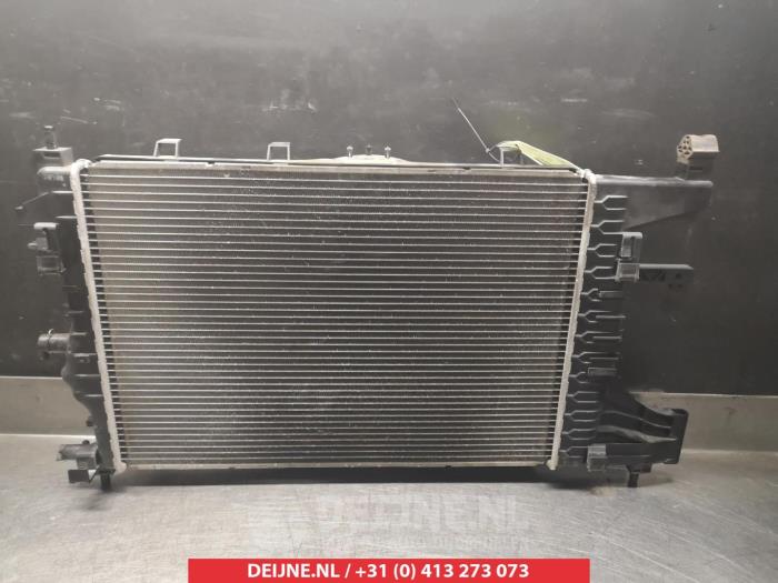 Gebruikte Radiateur Chevrolet Cruze 1.8 16V VVT Prijs op aanvraag aangeboden door V.Deijne Jap.Auto-onderdelen BV