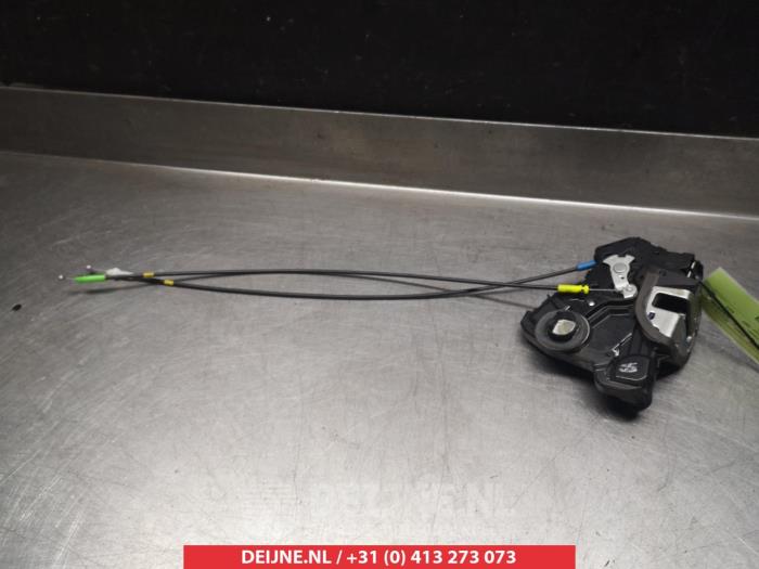 Toyota Auris Door lock mechanism 4-door, front left O279915