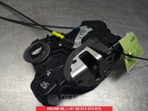Toyota Auris Door lock mechanism 4-door, front left O279915 photo 2