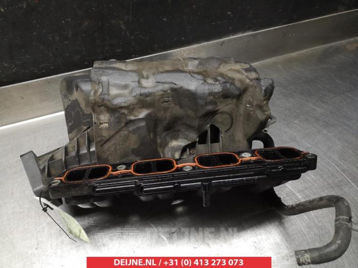 Gebruikte Inlaatspruitstuk Toyota Avensis Wagon (T25/B1E) 2.4 16V VVT-i D4 Prijs op aanvraag aangeboden door V.Deijne Jap.Auto-onderdelen BV