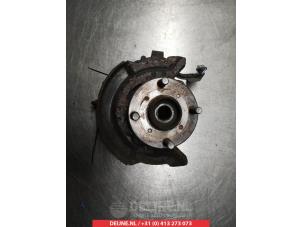 Daihatsu Cuore Fusee rechts-voor O323993 foto 2