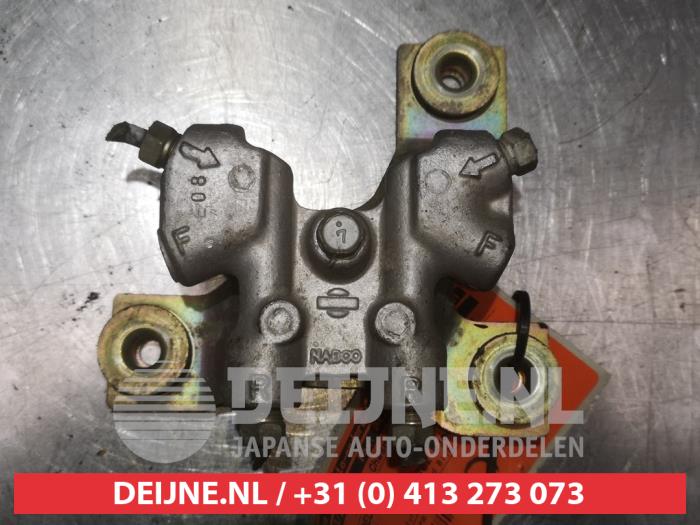 Nissan Almera Remdrukverdeler O324354
