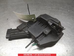 Kia Magentis Rear door mechanism 4-door, right O281561 photo 2