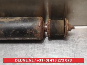 Nissan King Cab Stoßdämpfer rechts vorne O322149 foto 4